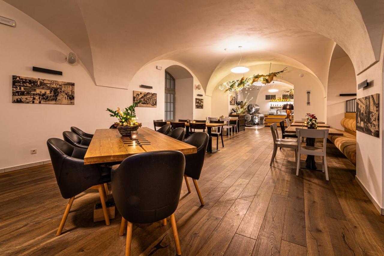 Hotel Pansky Pivovar Holešov エクステリア 写真