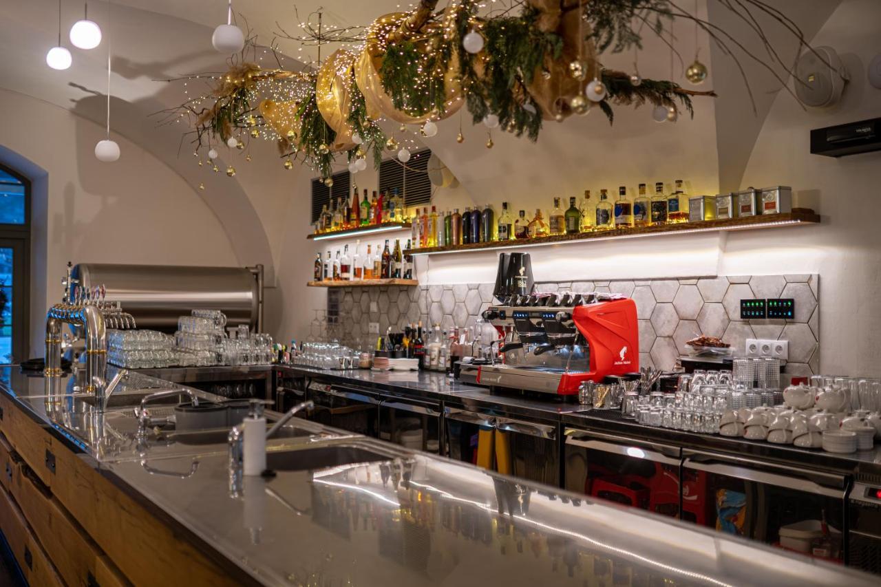 Hotel Pansky Pivovar Holešov エクステリア 写真